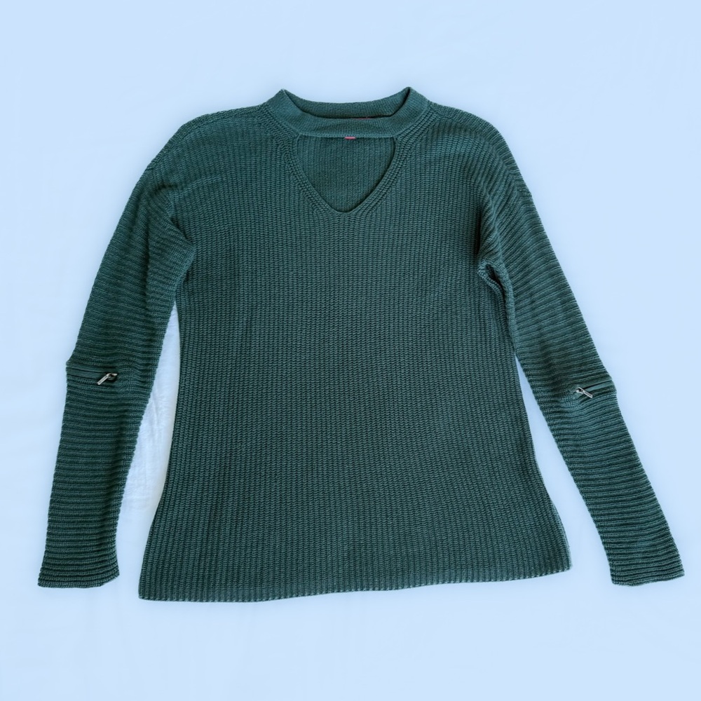 Saks Fifth Avenue Green V-Neck Sweater with Ribbed Texture